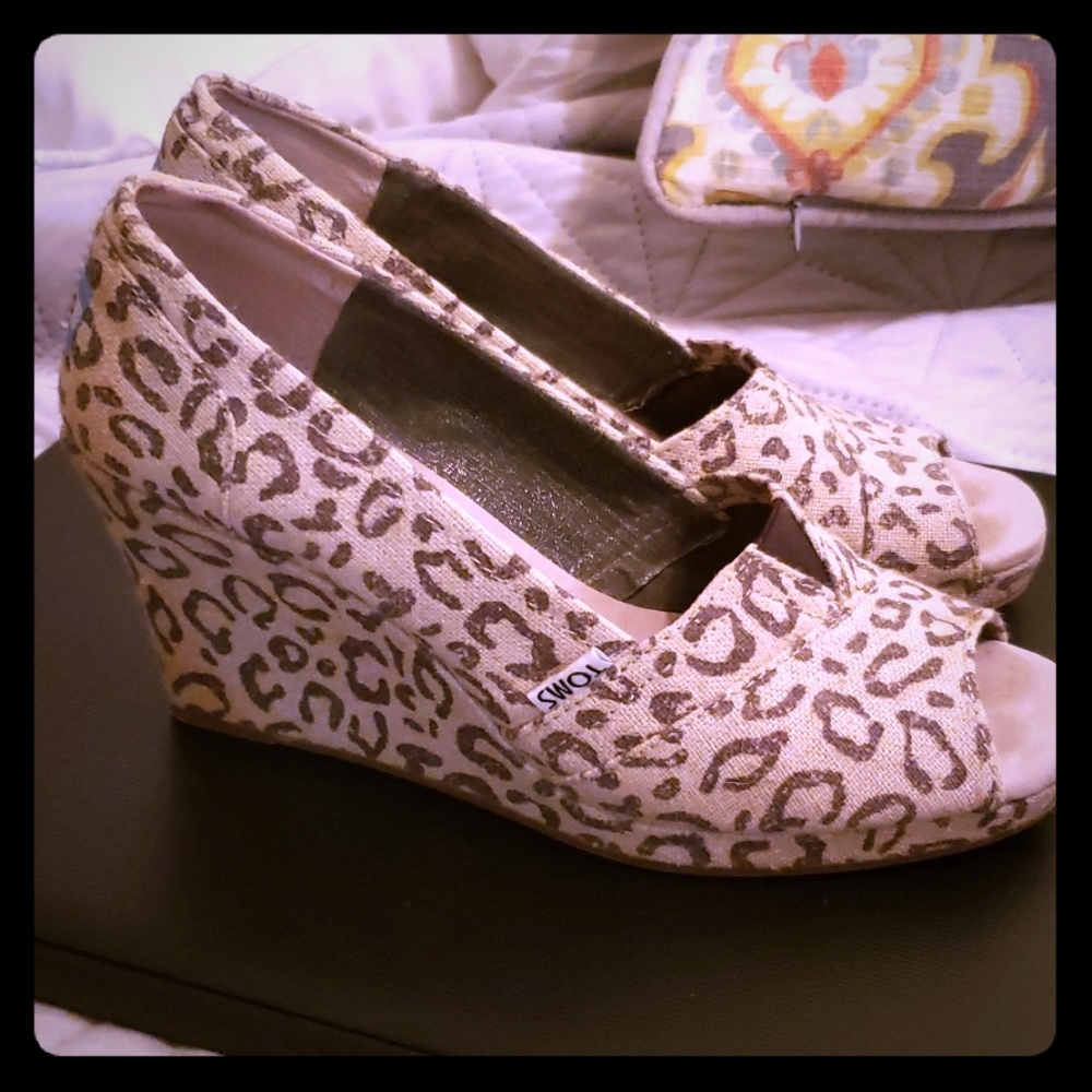Tom's Wedges size 8 w
